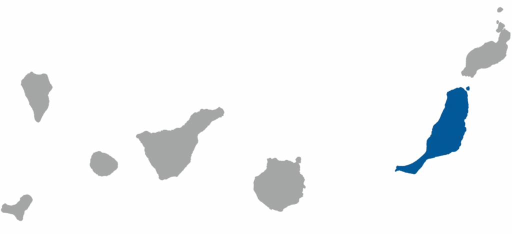 Mapa de las Islas Canarias con Fuerteventura destacada en azul como primera isla disponible en Canary Islands Experience