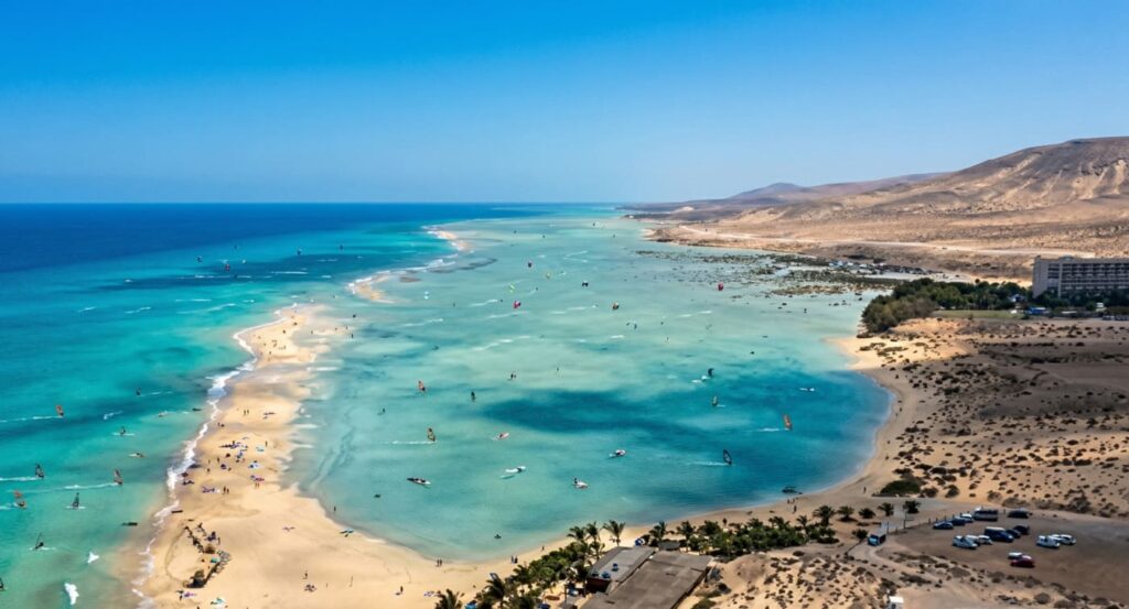Vista panorámica de la Playa de Sotavento y su laguna en Jandía, Fuerteventura