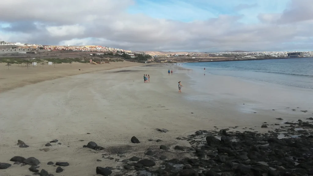 Vista general de Playa Blanca en Puerto del Rosario, Fuerteventura