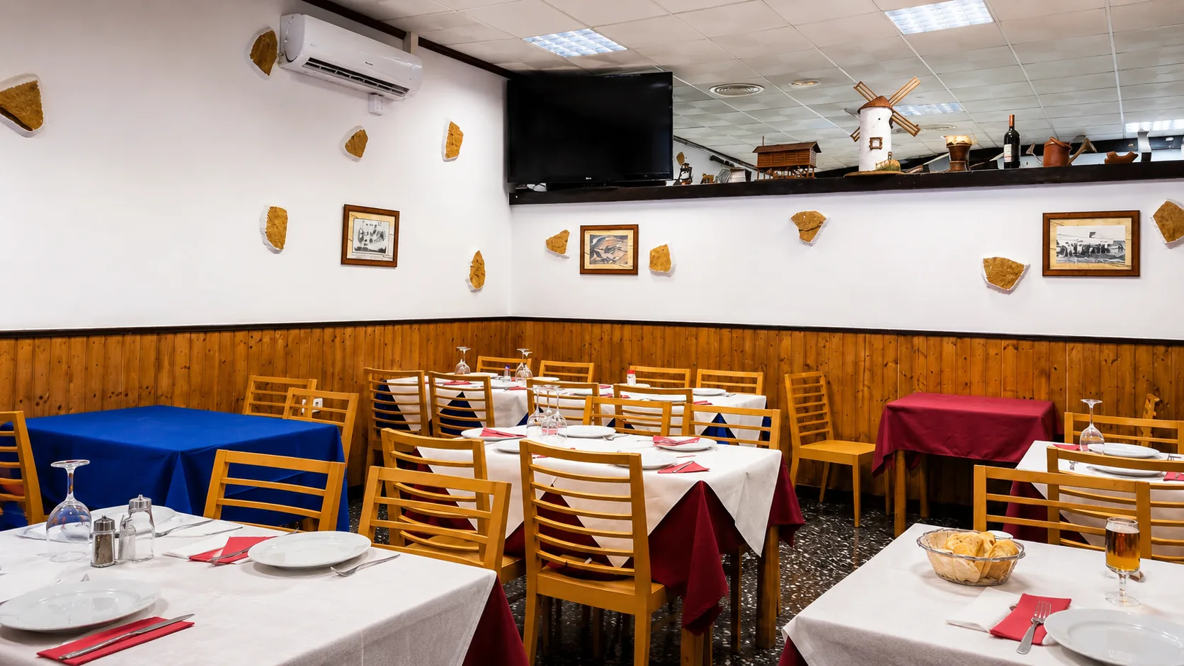 Interior del Restaurante Brisas Do Mar en Puerto del Rosario, Fuerteventura