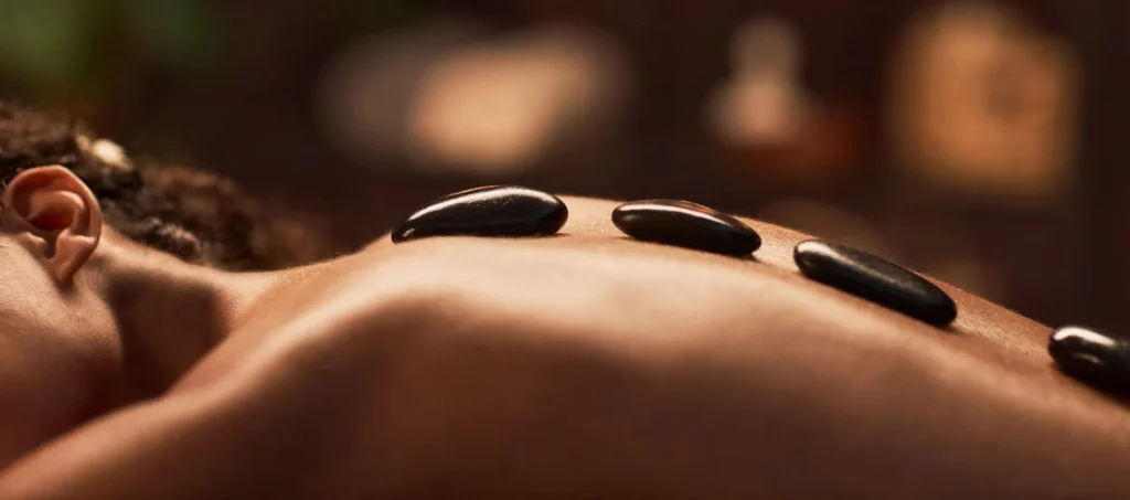 Masaje con piedras calientes en SpaZensation Playa Park, Corralejo