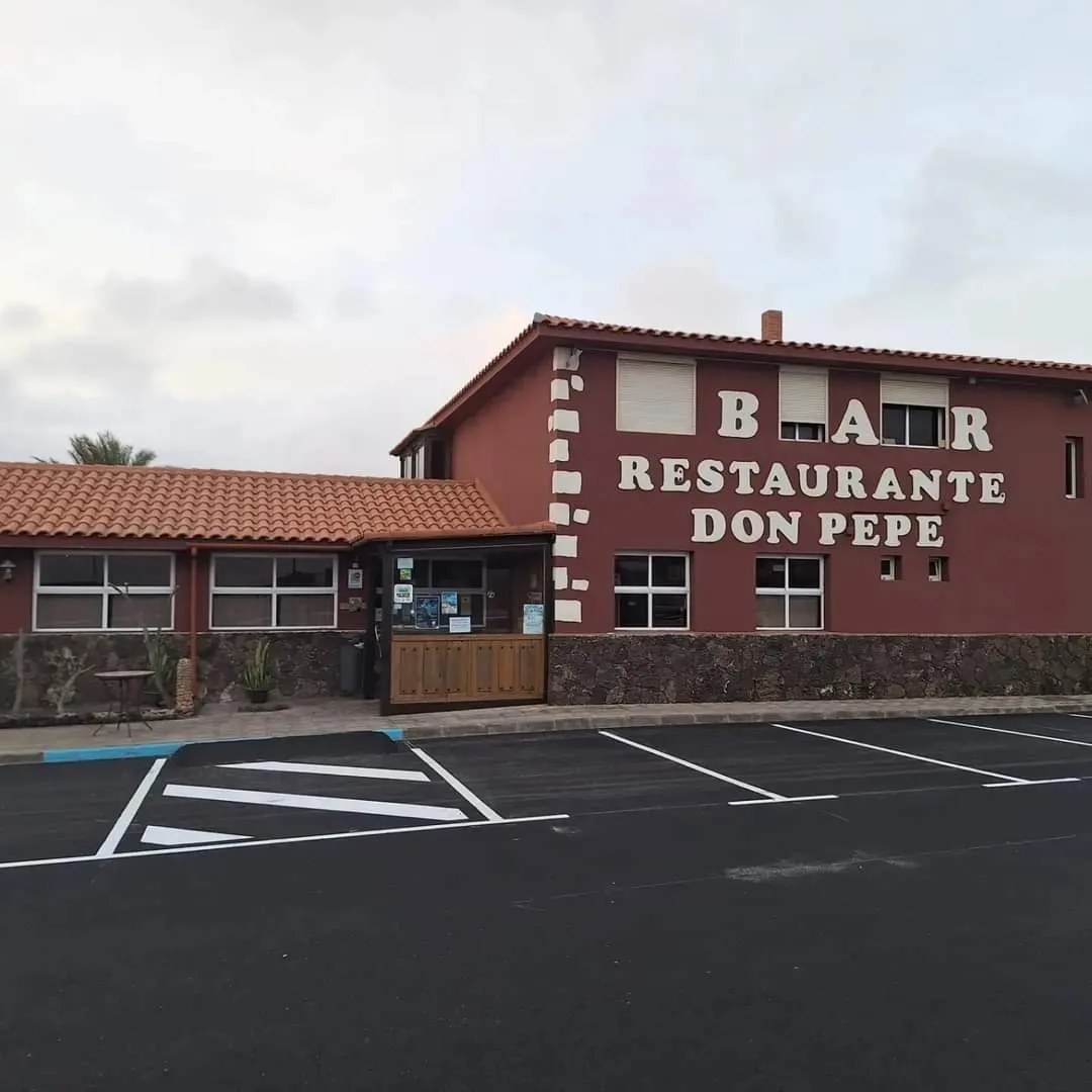 Terraza del Restaurante Don Pepe frente al mar durante la valoración de su propuesta gastronómica