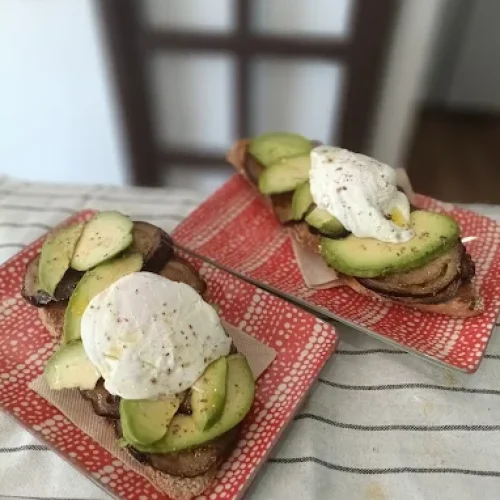 Desayuno con café, zumo y bollería en HUGA Restaurante, cocina de mercado en Puerto del Rosario, Fuerteventura