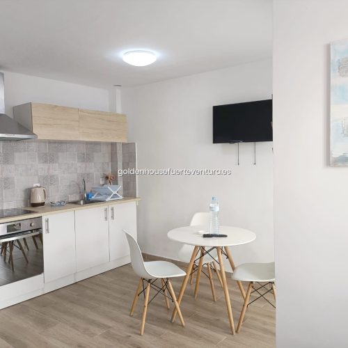 Cocina abierta y zona de comedor de AP 0046 OCEAN DREAM