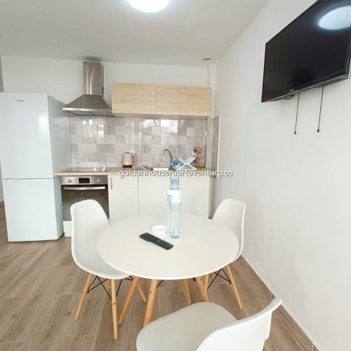 Cocina equipada y comedor del apartamento AP 0046 OCEAN DREAM