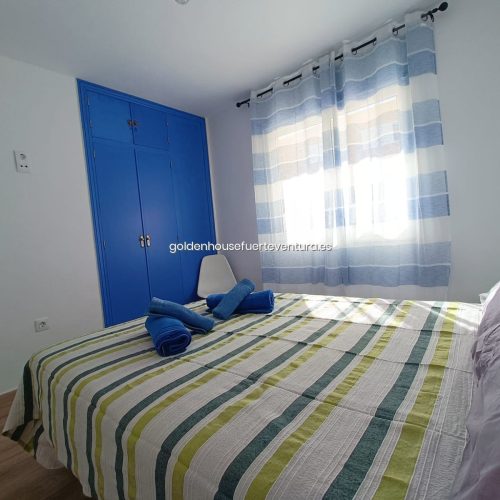 Dormitorio de AP 0046 OCEAN DREAM con armario y ventana