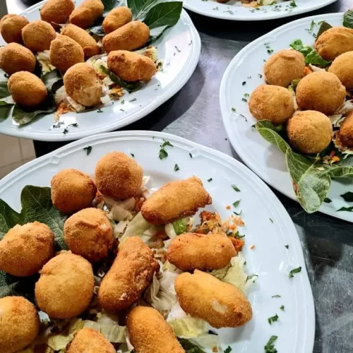 Croquetas doradas y crujientes servidas en Restaurante Don Pepe, Fuerteventura
