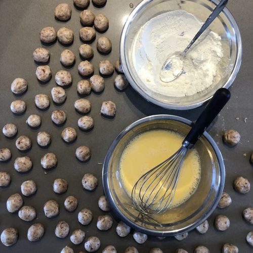 Bolas de masa para croquetas en cocina de La Puipana Fuerteventura