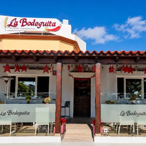 Fachada y terraza exterior del Restaurante La Bodeguita en Caleta de Fuste, Fuerteventura