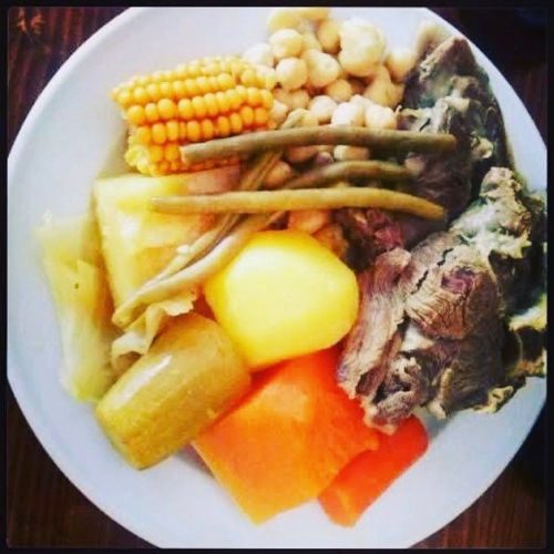Plato de puchero majorero servido en el Restaurante La Cencerra
