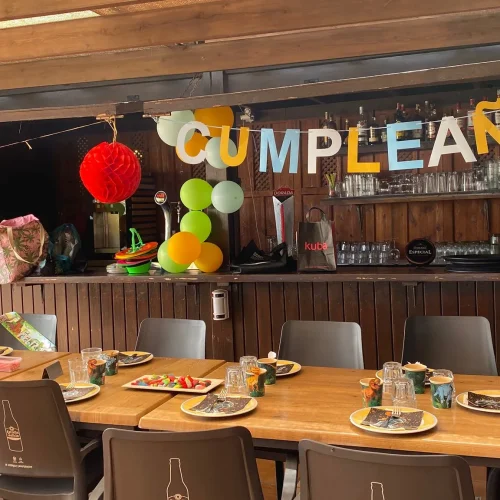 Salón decorado para cumpleaños en Restaurante Don Pepe, Parque Holandés