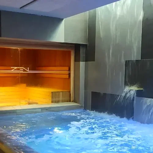 Piscina de hidroterapia y zona spa de SpaZensation Playa Park en Corralejo, Fuerteventura
