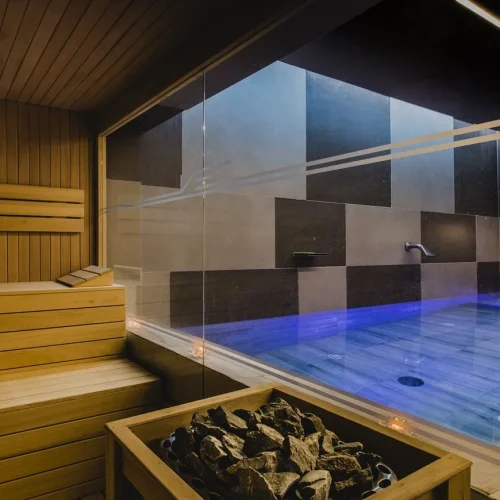 Sauna y piscina de hidroterapia de SpaZensation Playa Park en Corralejo