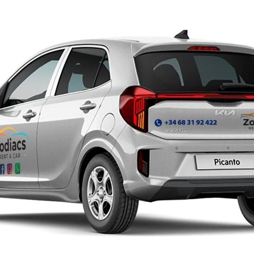 Vista trasera derecha de un Kia Picanto de Zodiacs Rent a Car en Fuerteventura