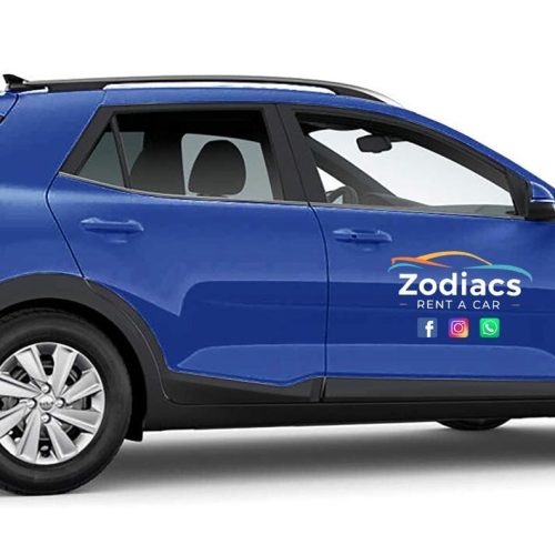 Vista lateral izquierda de un Kia Stonic azul de Zodiacs Rent a Car